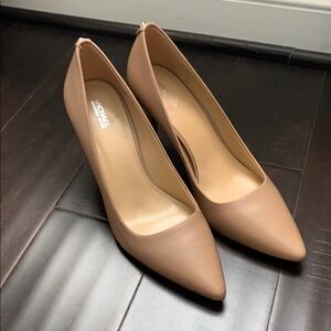 Michael Kors Tan Pointed-Toe Heels Sleek Design